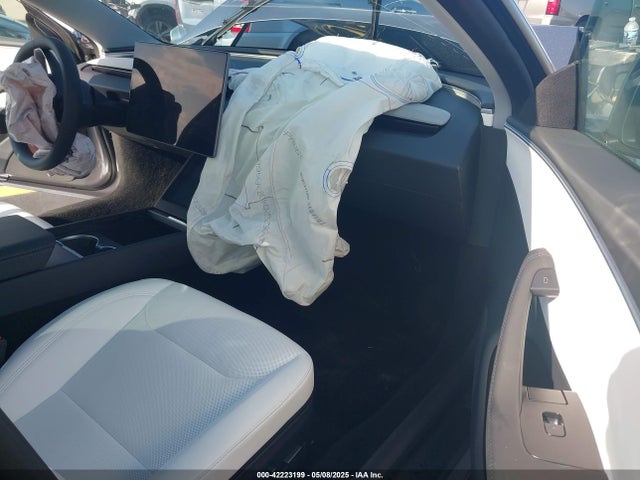 2025 TESLA MODEL 3 5YJ3E1EA1SF993826 Photo 4