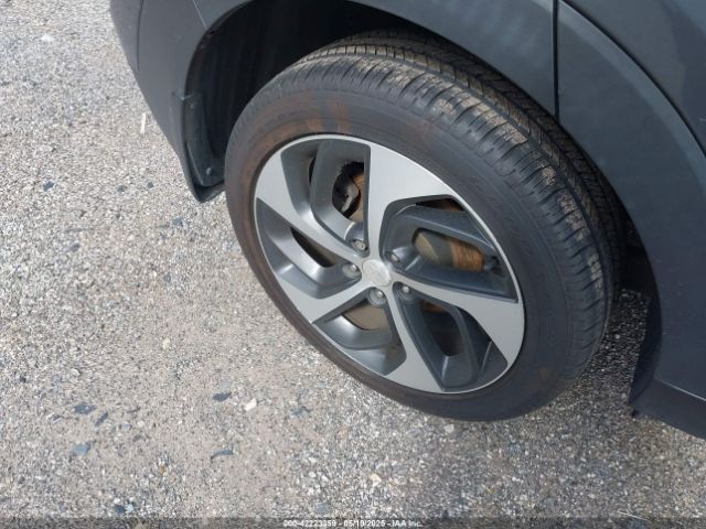 KM8J3CA26HU320369 Hyundai Tucson Limited