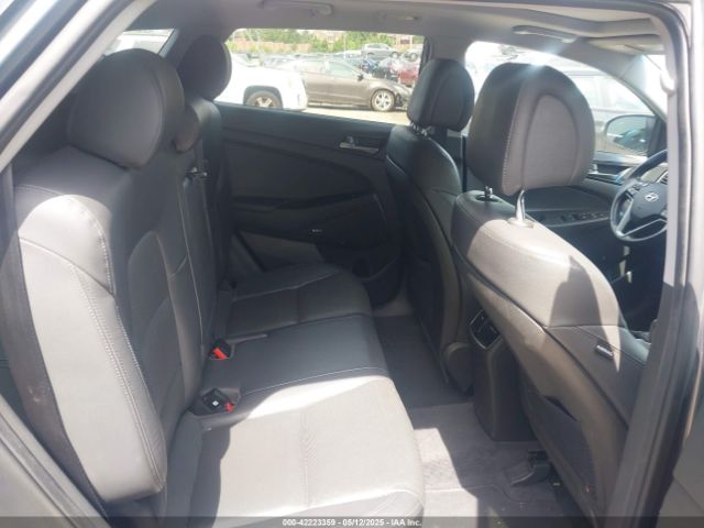 KM8J3CA26HU320369 Hyundai Tucson Limited