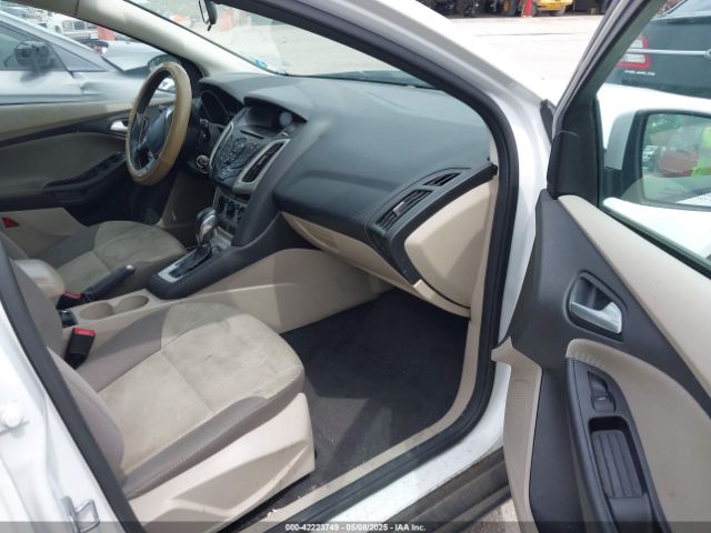 1FADP3K24EL209329 Ford FOCUS SE