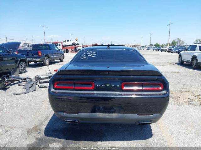 2C3CDZAG3JH258838 Dodge Challenger Sxt Plus