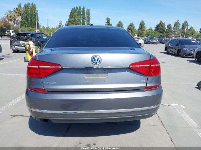1VWAT7A32GC032869 Volkswagen 2016