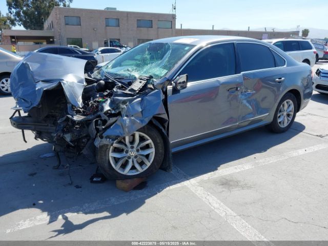 1VWAT7A32GC032869 Volkswagen 2016