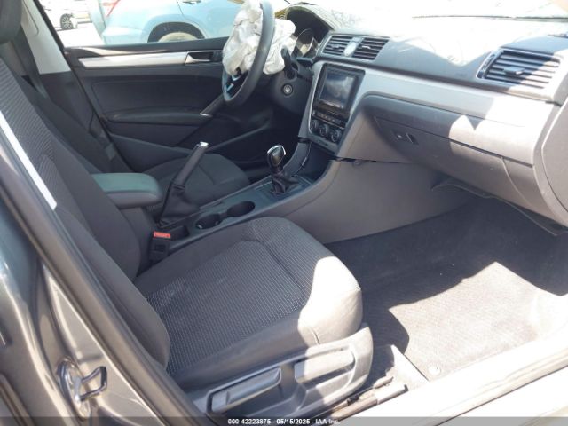 1VWAT7A32GC032869 Volkswagen 2016
