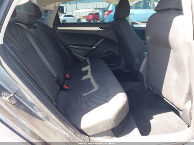 1VWAT7A32GC032869 Volkswagen 2016