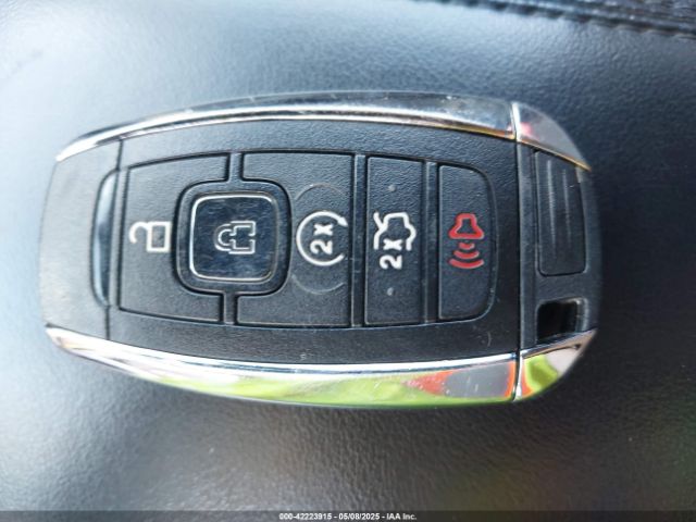5LMCJ1C92HUL68736 Lincoln Mkc Premiere