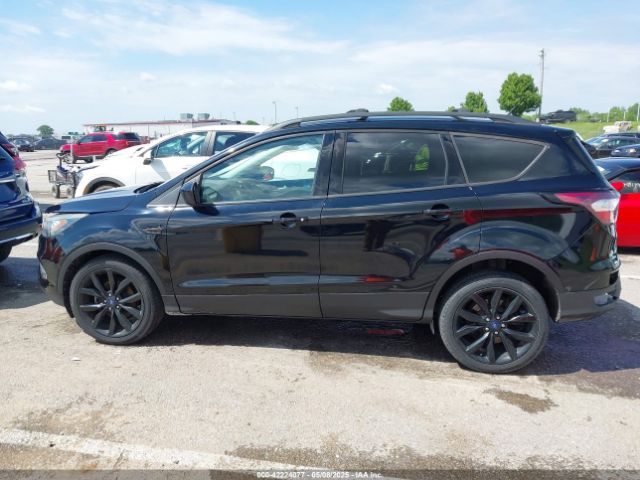 1FMCU0GD0HUC66077 Ford ESCAPE SE