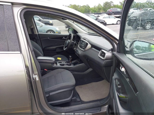 5XYPGDA51GG012335 KIA Sorento 3.3l Lx