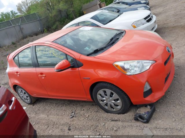 JTDKDTB35E1084842 Toyota Prius C Three