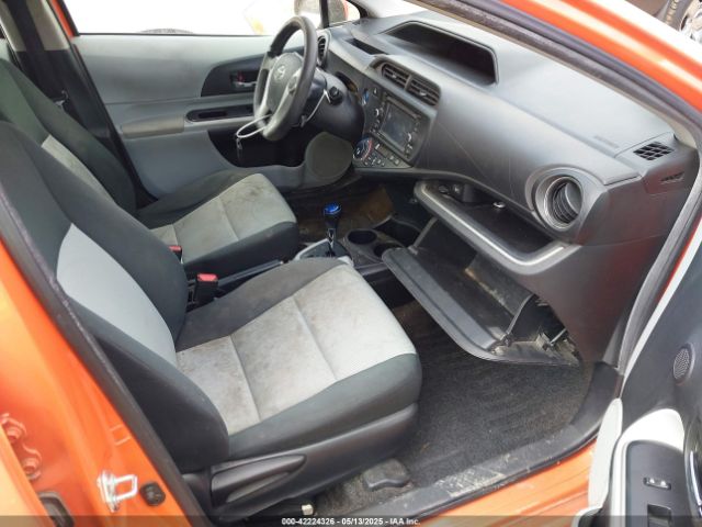 JTDKDTB35E1084842 Toyota Prius C Three