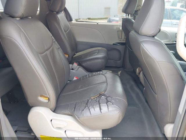 5TDJK3DC4ES076068 Toyota Sienna Le 7 Passenger