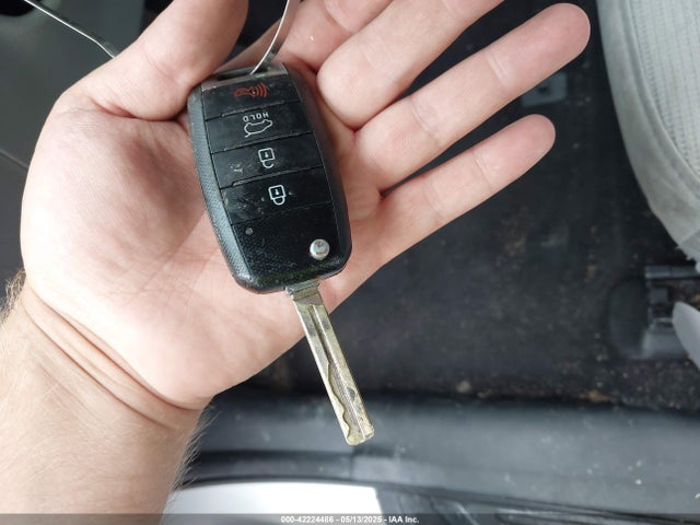 5XYKT3A61EG526563 KIA SORENTO LX
