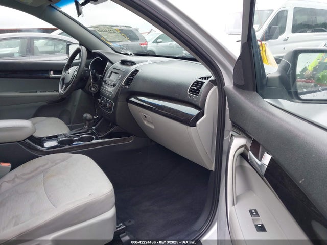 5XYKT3A61EG526563 KIA SORENTO LX