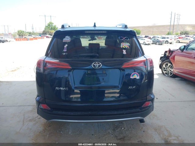 2T3WFREV2JW418817 Toyota Rav4 Xle