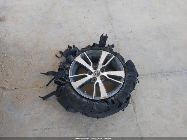 2T3WFREV2JW418817 Toyota Rav4 Xle