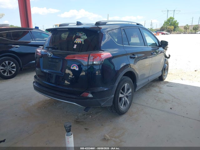 2T3WFREV2JW418817 Toyota Rav4 Xle
