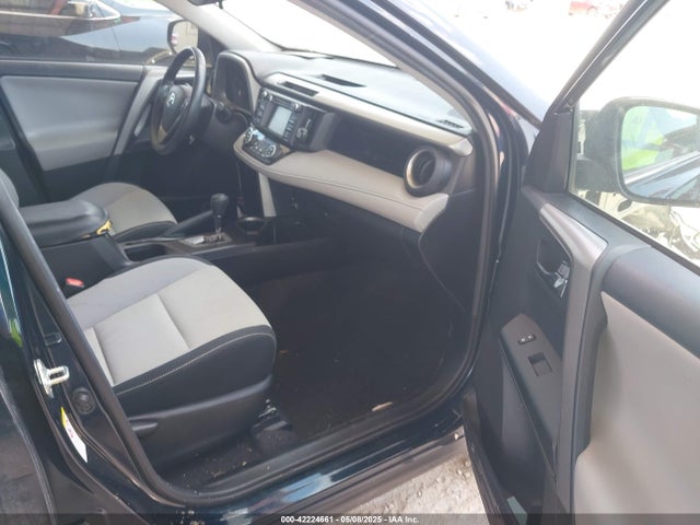 2T3WFREV2JW418817 Toyota Rav4 Xle