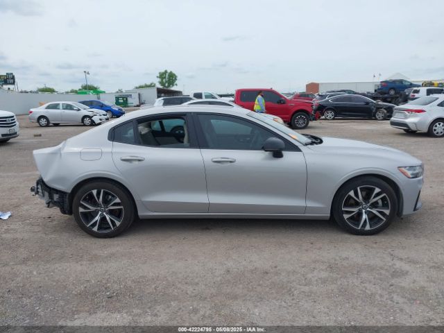 7JRL12FL9RG284662 Volvo S60 B5 Plus Dark Theme