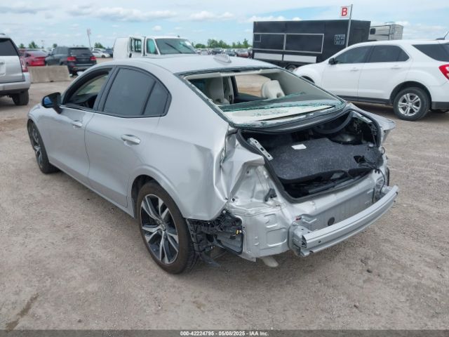 7JRL12FL9RG284662 Volvo S60 B5 Plus Dark Theme