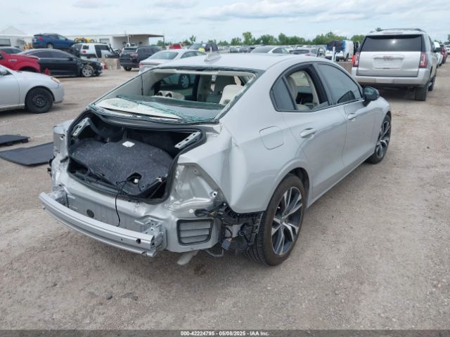7JRL12FL9RG284662 Volvo S60 B5 Plus Dark Theme