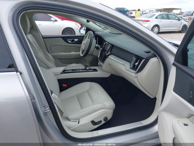 7JRL12FL9RG284662 Volvo S60 B5 Plus Dark Theme
