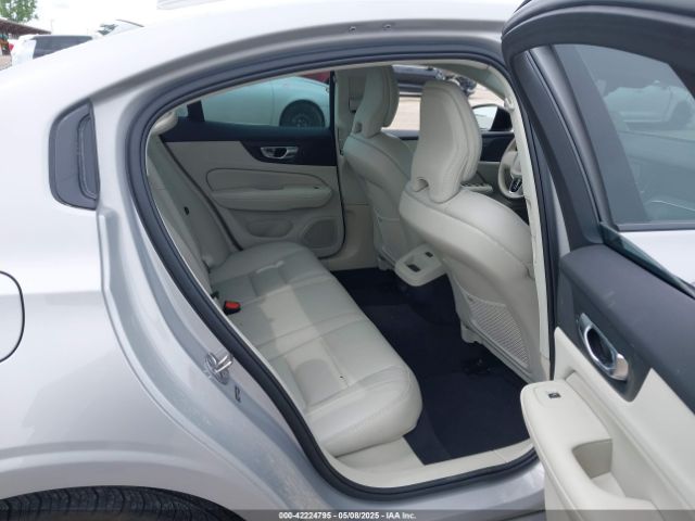 7JRL12FL9RG284662 Volvo S60 B5 Plus Dark Theme