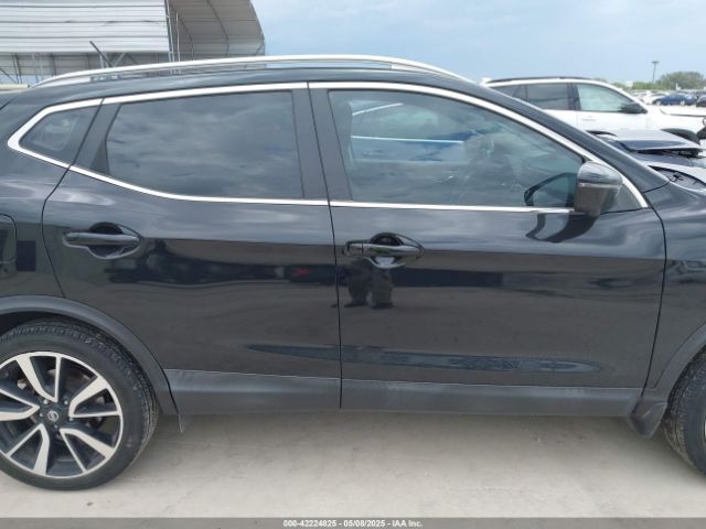 JN1BJ1CP8HW028998 Nissan ROGUE SPORT