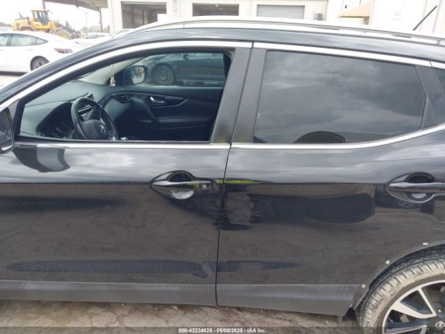 JN1BJ1CP8HW028998 Nissan ROGUE SPORT