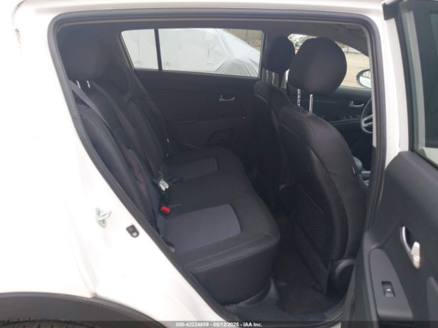 KNDPB3ACXF7793956 KIA Sportage Lx