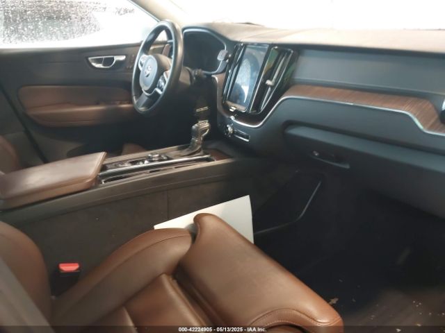 2019 VOLVO XC60 LYVA22RL1KB220003 Photo 4