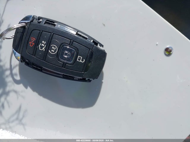 3LN6L5FCXHR635153 Lincoln 2017