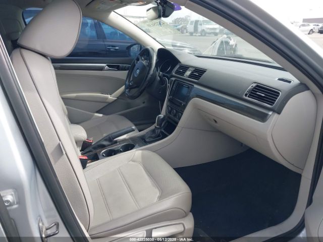 1VWGT7A35HC061276 Volkswagen 1.8 tsi