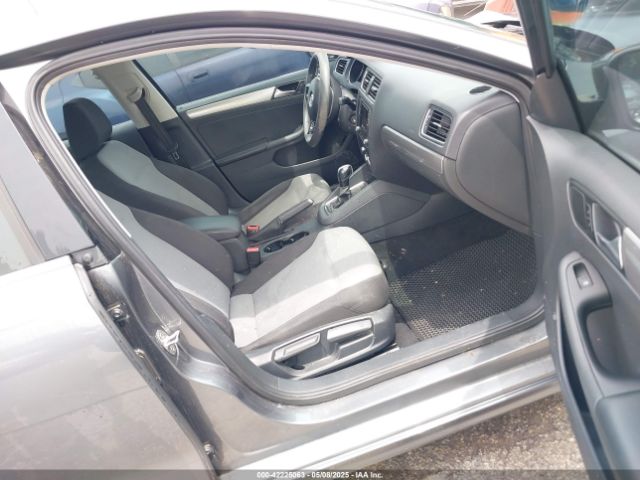 3VW2B7AJ9HM305599 Volkswagen 1.4 tsi