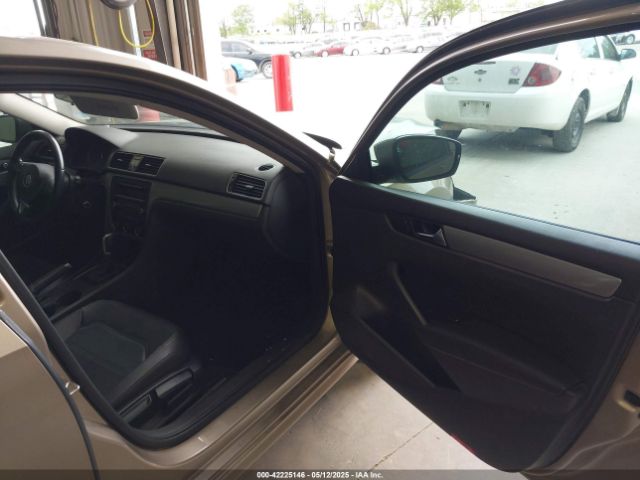 1VWAT7A38FC013595 Volkswagen Passat 1.8t Wolfsburg Edition