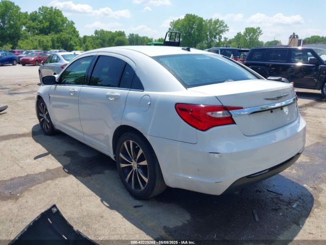 2014 CHRYSLER 200 1C3CCBBG9EN152089 Photo 2