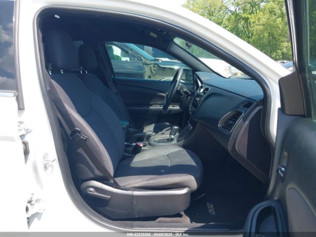 2014 CHRYSLER 200 1C3CCBBG9EN152089 Photo 4
