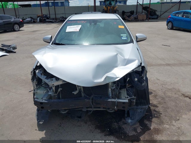 Toyota COROLLA LE 2018 5YFBURHE9JP793419 Image 13