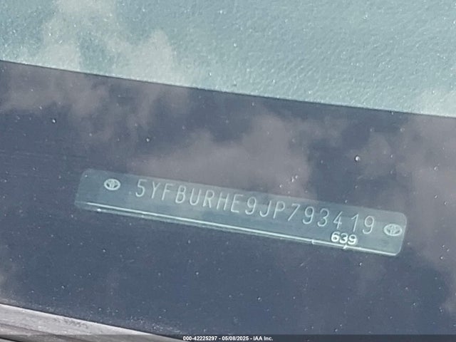 Toyota COROLLA LE 2018 5YFBURHE9JP793419 Image 18