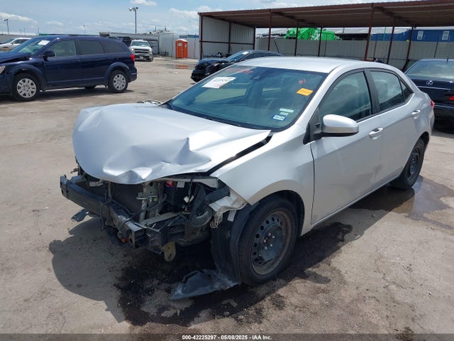 Toyota COROLLA LE 2018 5YFBURHE9JP793419 Image 2