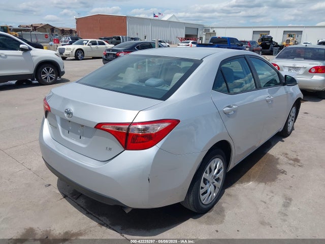 Toyota COROLLA LE 2018 5YFBURHE9JP793419 Image 4