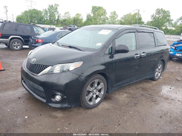 Toyota Sienna Se 8 Passenger 2014 5TDXK3DCXES460558 Image 2