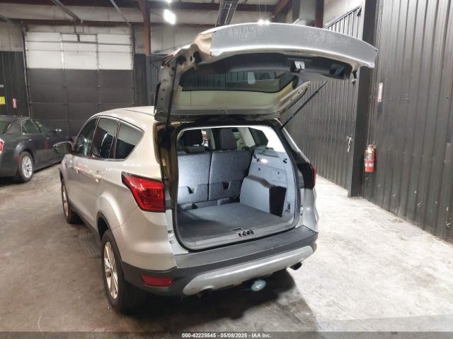 1FMCU0GD0KUB42219 Ford ESCAPE SE