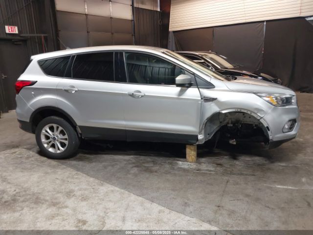 1FMCU0GD0KUB42219 Ford ESCAPE SE