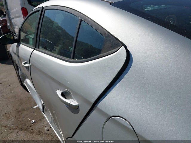 5NPD84LF4JH369319 Hyundai ELANTRA SEL
