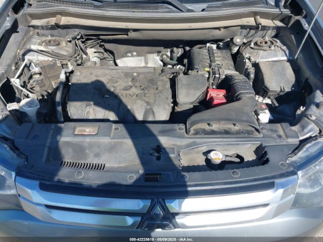 JA4AD3A31FZ010389 Mitsubishi Outlander Se