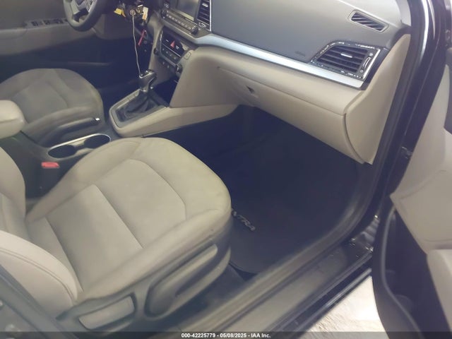5NPD84LF2HH011713 Hyundai ELANTRA SE