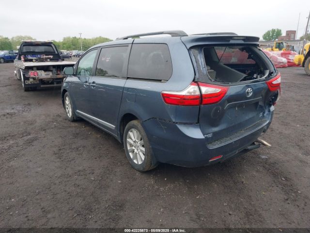 2017 TOYOTA SIENNA 5TDDZ3DC2HS171807 Photo 2