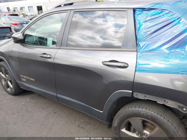 1C4PJLCB5GW369129 Jeep Cherokee 75th Anniversary