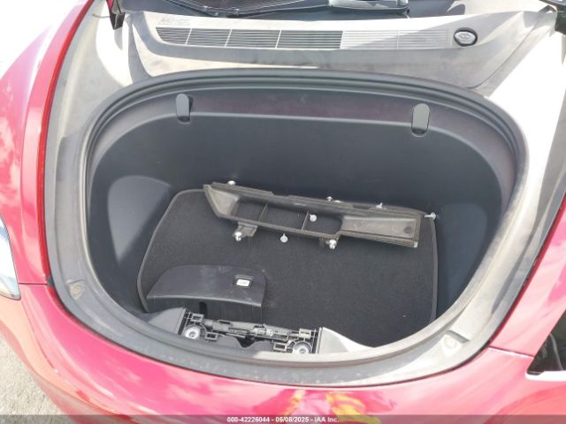 5YJ3E1EA1JF058031 Tesla 2018