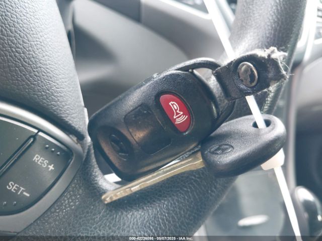 5NPDH4AE2FH648298 Hyundai ELANTRA SE